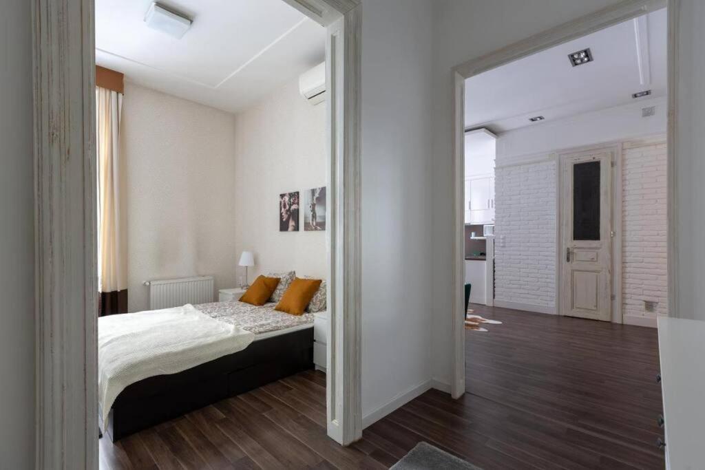 Chic, Captivating Space Budapest Esterno foto