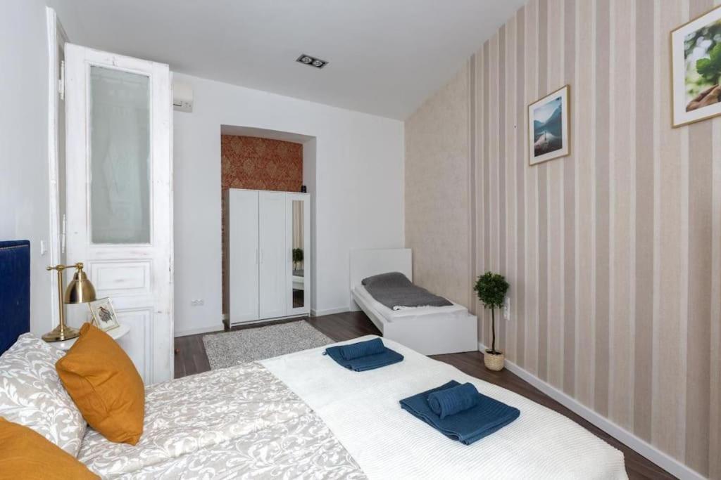 Chic, Captivating Space Budapest Esterno foto