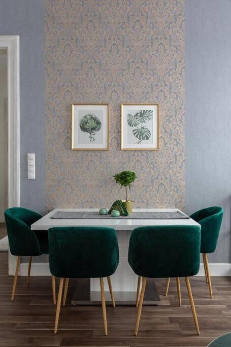 Chic, Captivating Space Budapest Esterno foto