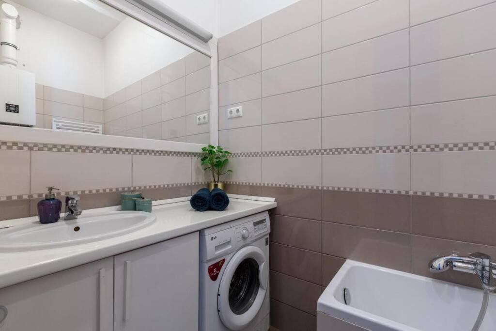 Chic, Captivating Space Budapest Esterno foto