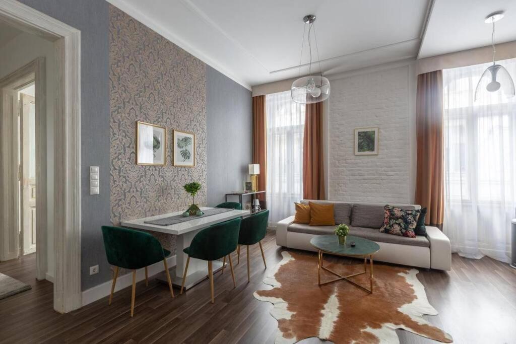 Chic, Captivating Space Budapest Esterno foto