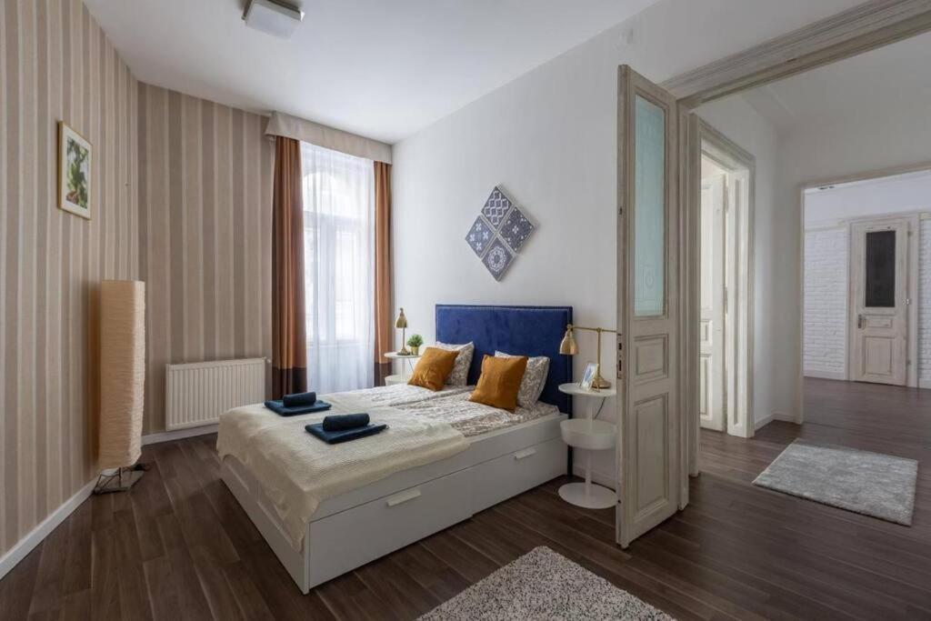 Chic, Captivating Space Budapest Esterno foto